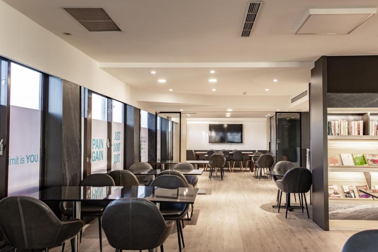 Hub Hotel - Songshan Airport Branch Taipé Exterior foto